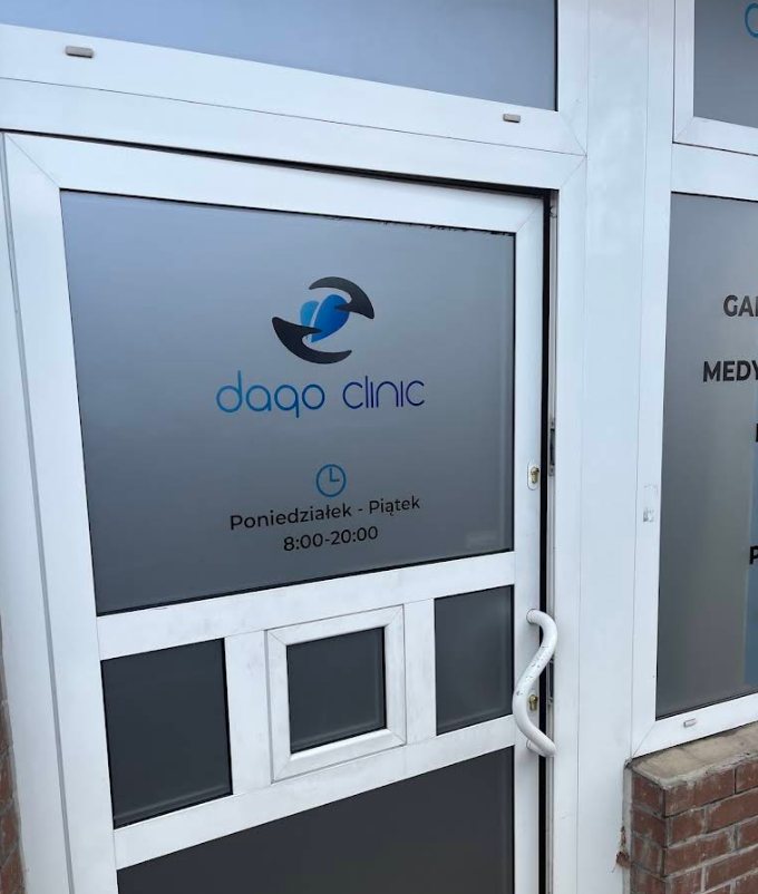 Wejście do Dago Clinic - Czarnieckiego 32, Ostróda